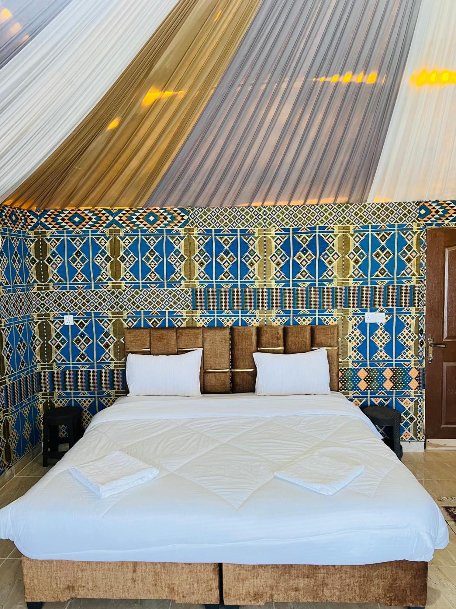 Апартаменты Abdullah Luxury Camp Вади-Рам Экстерьер фото