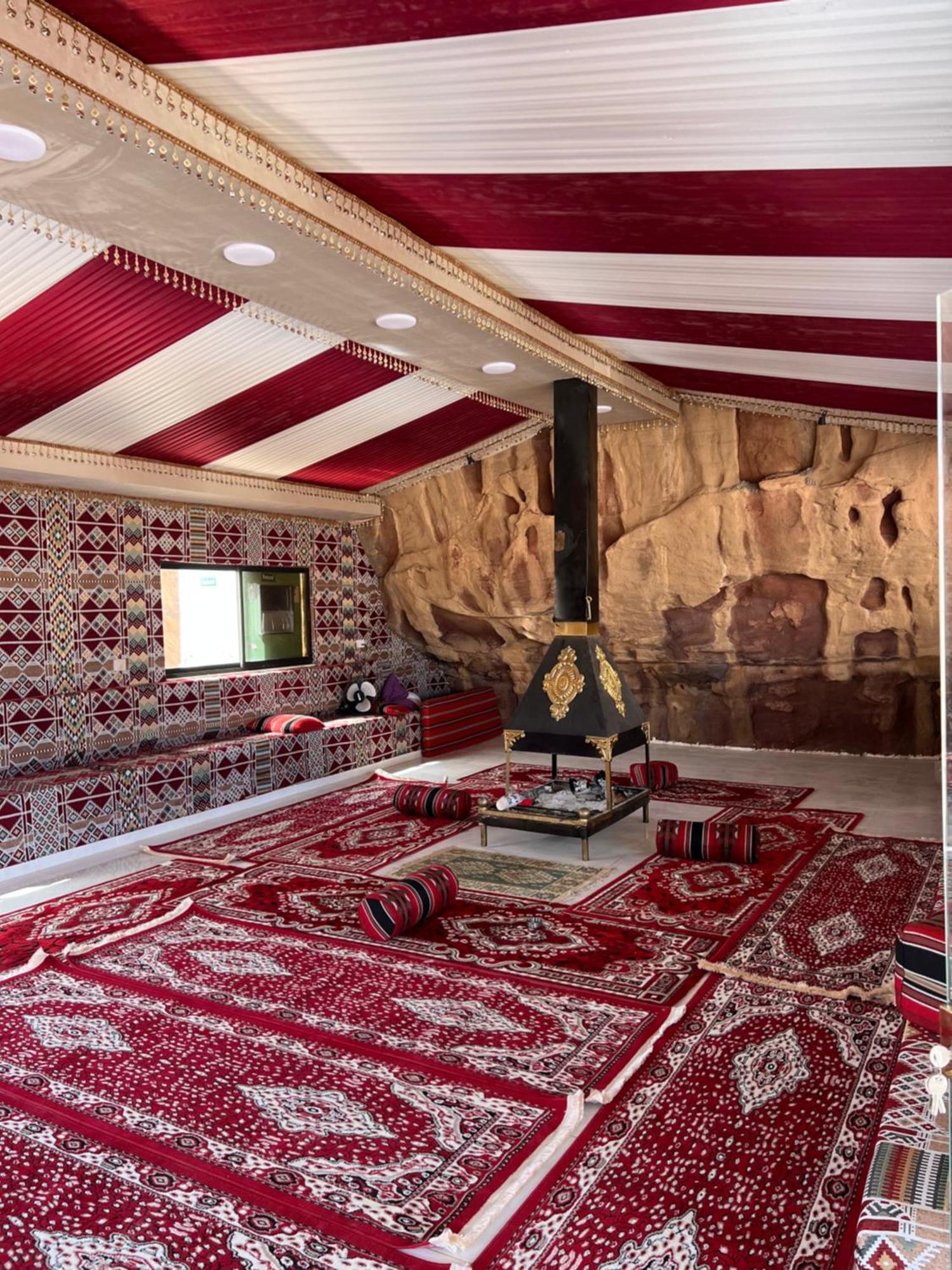 Апартаменты Abdullah Luxury Camp Вади-Рам Экстерьер фото